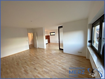 Frisch renovierte 2,5 Zimmer ETW mit Balkon + Garage in gefragter Lage, 72108 Rottenburg am Neckar, Etagenwohnung